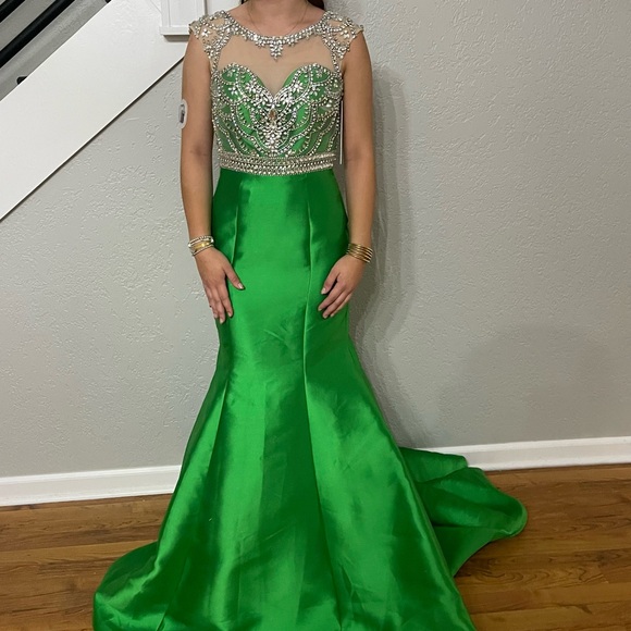 JOVANI gown. Size 2. NWT - Picture 2 of 5